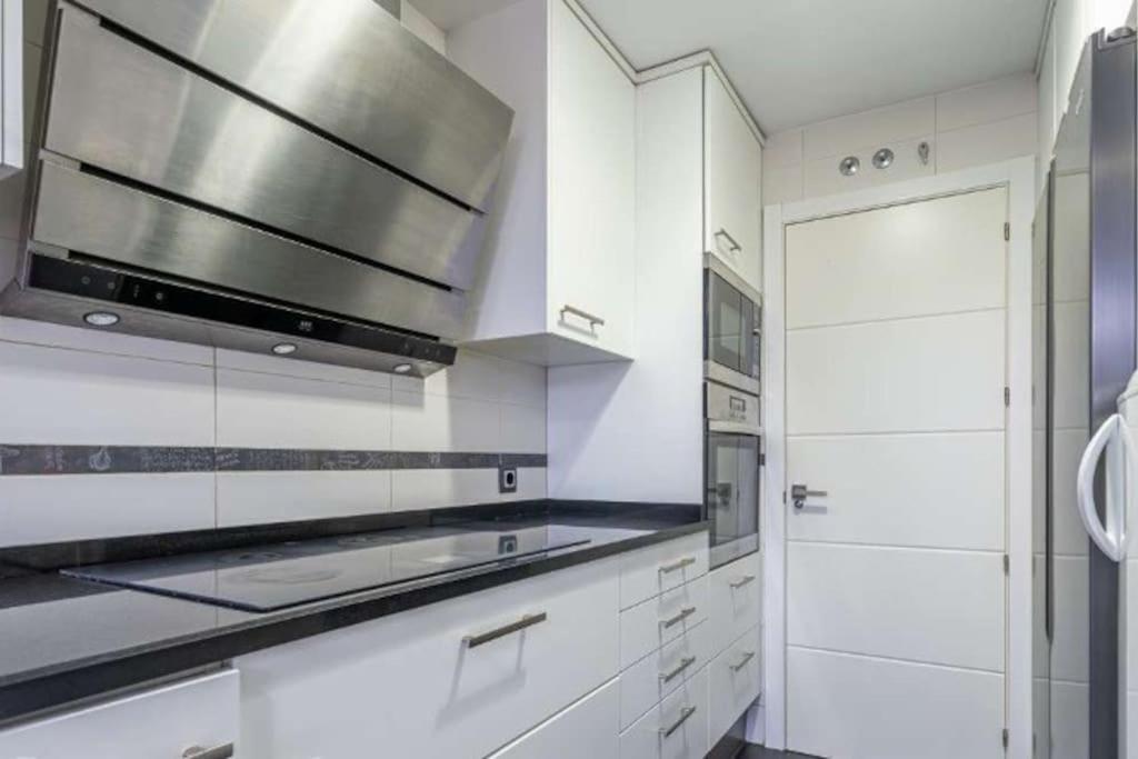 Impresionante Apartamento De 4 Dormitorios 3 Banos Y 2 Plazas De Garaje Madrid Eksteriør billede
