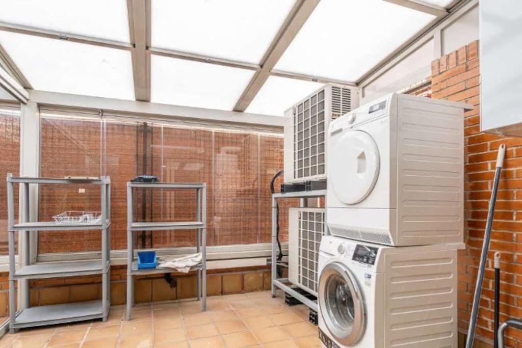 Impresionante Apartamento De 4 Dormitorios 3 Banos Y 2 Plazas De Garaje Madrid Eksteriør billede