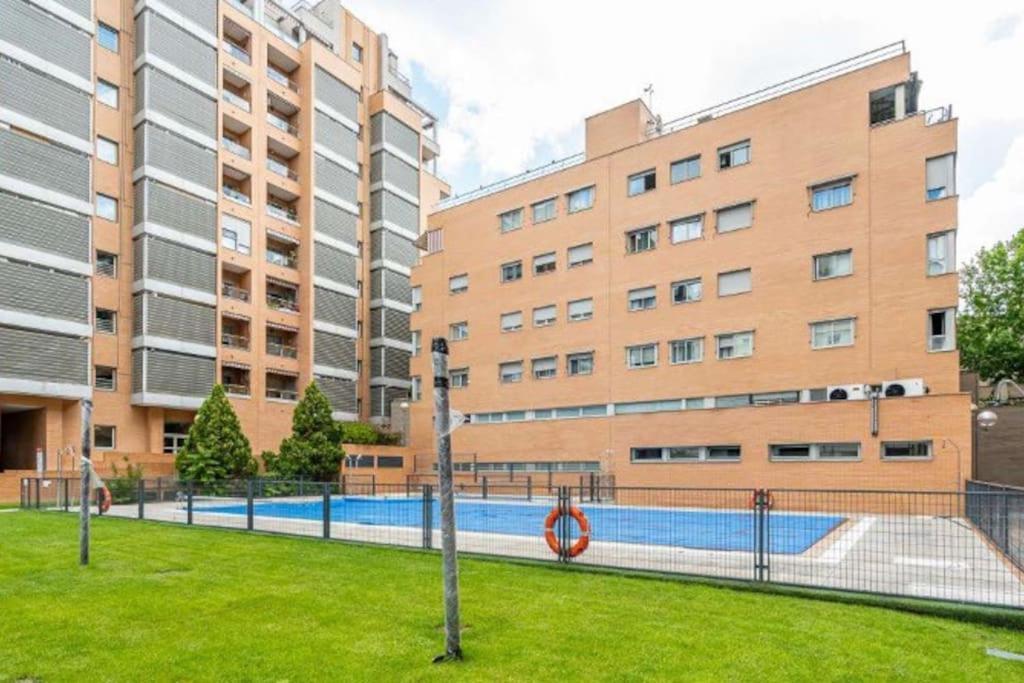 Impresionante Apartamento De 4 Dormitorios 3 Banos Y 2 Plazas De Garaje Madrid Eksteriør billede
