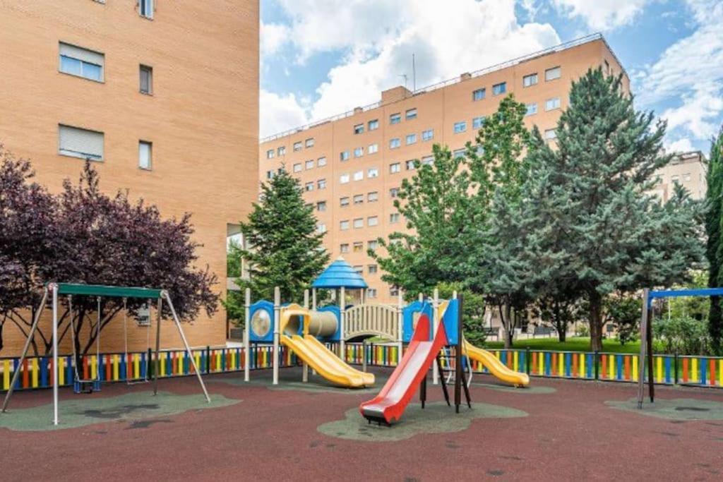 Impresionante Apartamento De 4 Dormitorios 3 Banos Y 2 Plazas De Garaje Madrid Eksteriør billede