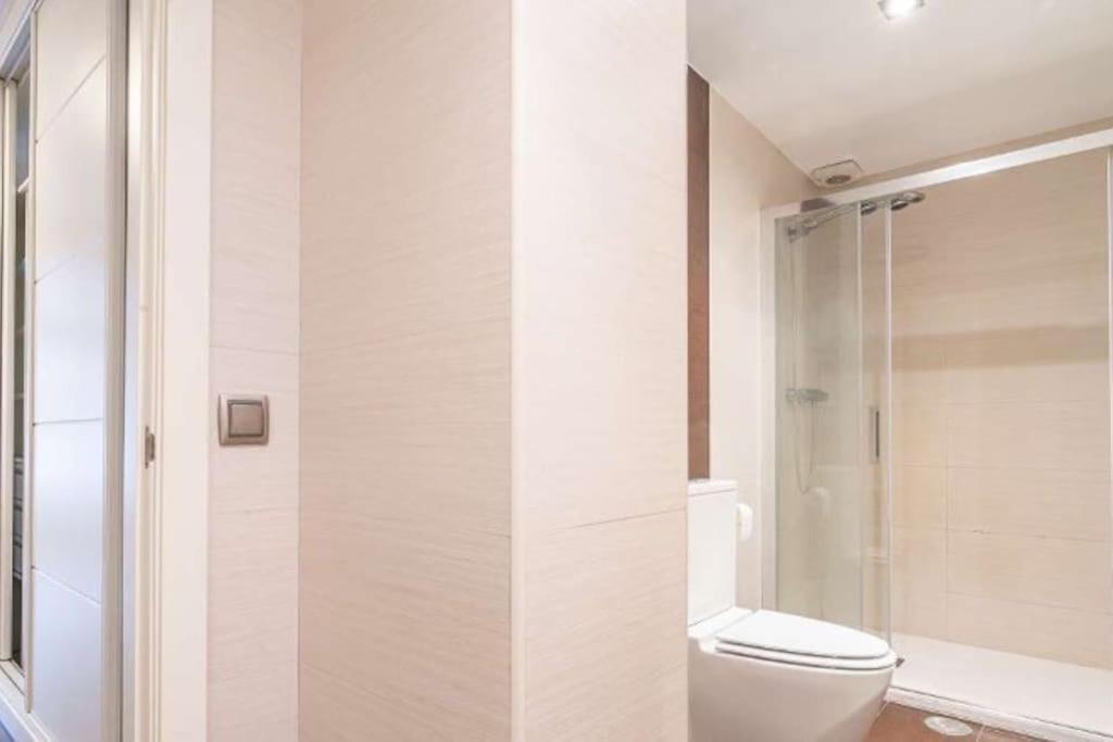 Impresionante Apartamento De 4 Dormitorios 3 Banos Y 2 Plazas De Garaje Madrid Eksteriør billede