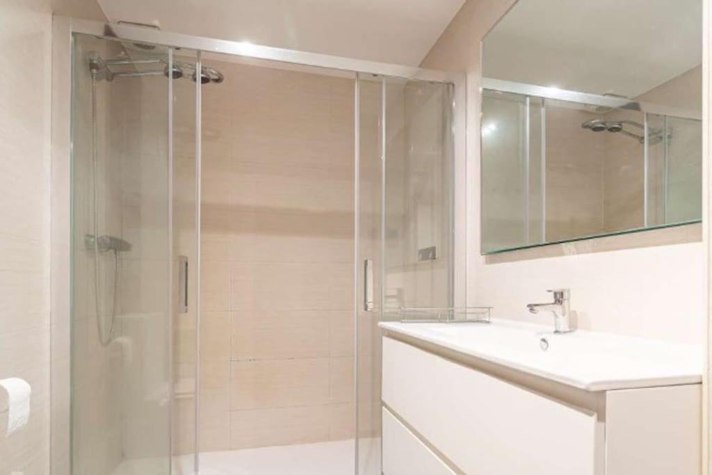 Impresionante Apartamento De 4 Dormitorios 3 Banos Y 2 Plazas De Garaje Madrid Eksteriør billede