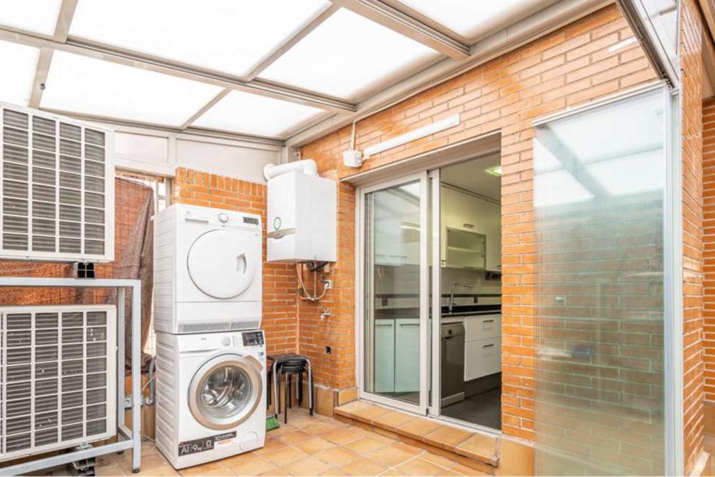 Impresionante Apartamento De 4 Dormitorios 3 Banos Y 2 Plazas De Garaje Madrid Eksteriør billede